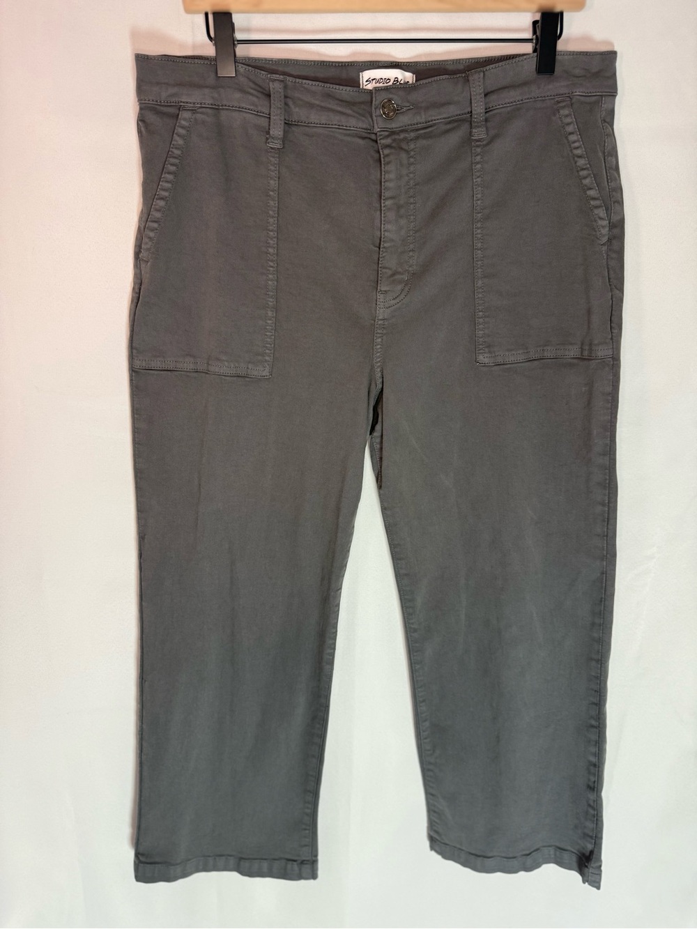 Studio Blue - Grey Patch Pocket Straight Leg Grey Cropped Jeans - Size 33